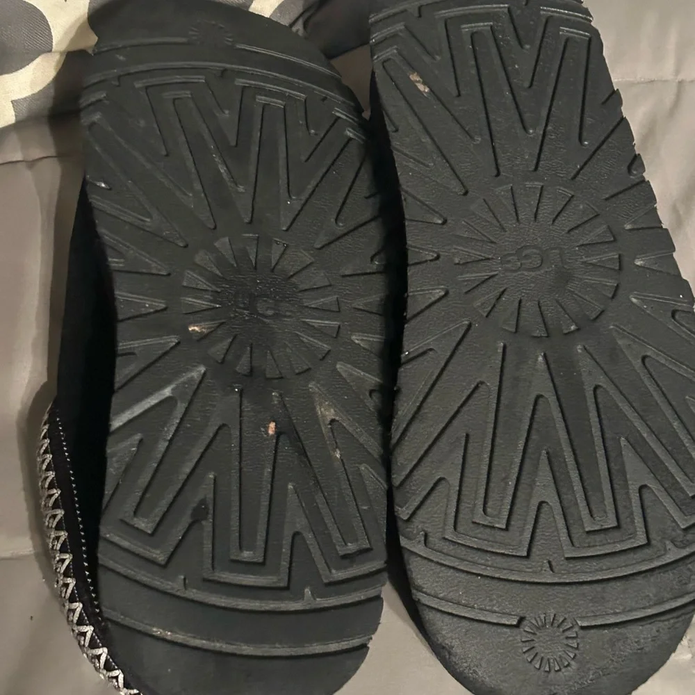 UGG platform slip on in black don’t wear anymore. Firm on the price. - Picture 7 of 7
